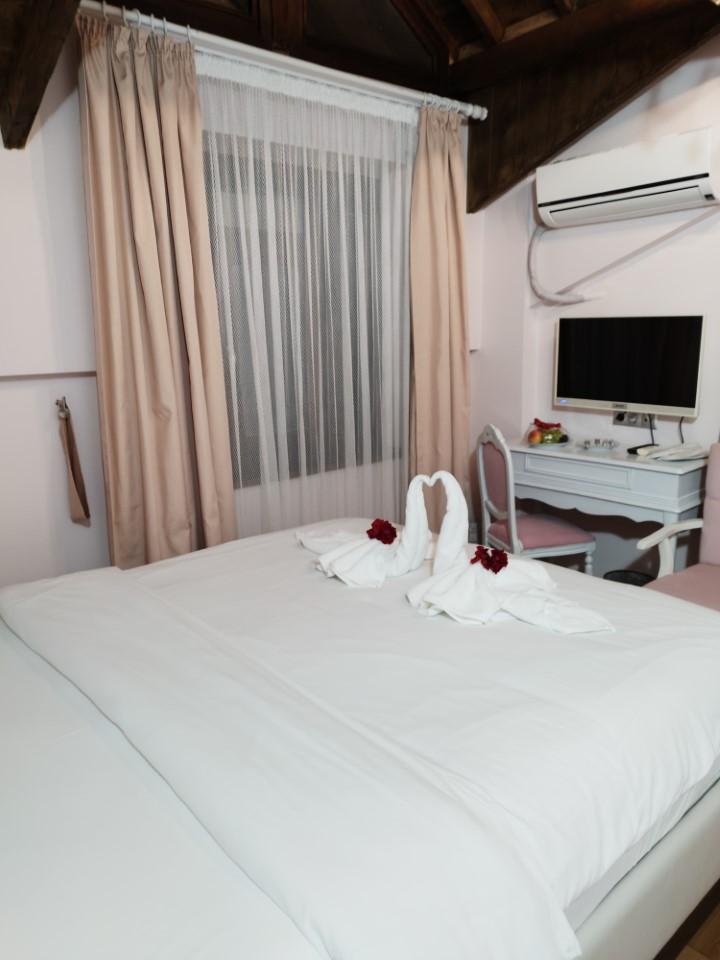 Double Room / French Bed / Kahvaltı Dahil